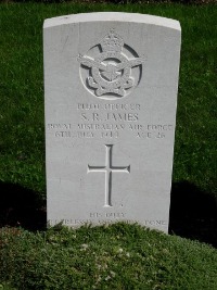 Klagenfurt War Cemetery - James, Selby Ronald